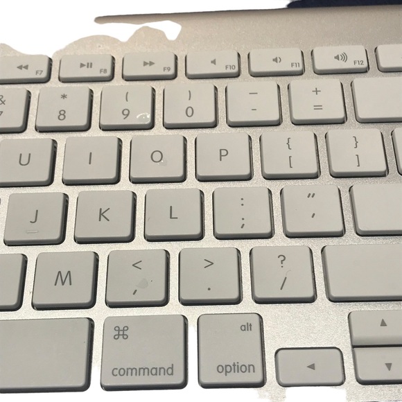 APPLE wireless keyboard with Bluetooth. Model A1314 - Picture 2 of 8